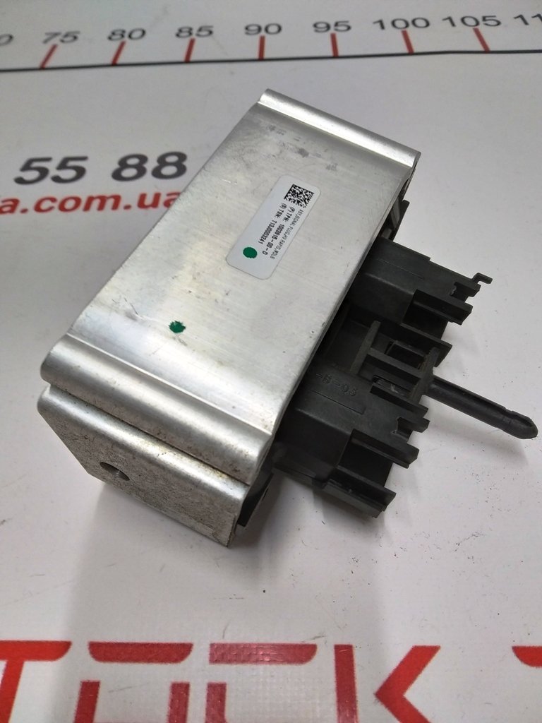 19 ASY,SIGNAL PLUG,LV RAPID MATE,MDLS Tesla model S, model S REST 1003915-10-F